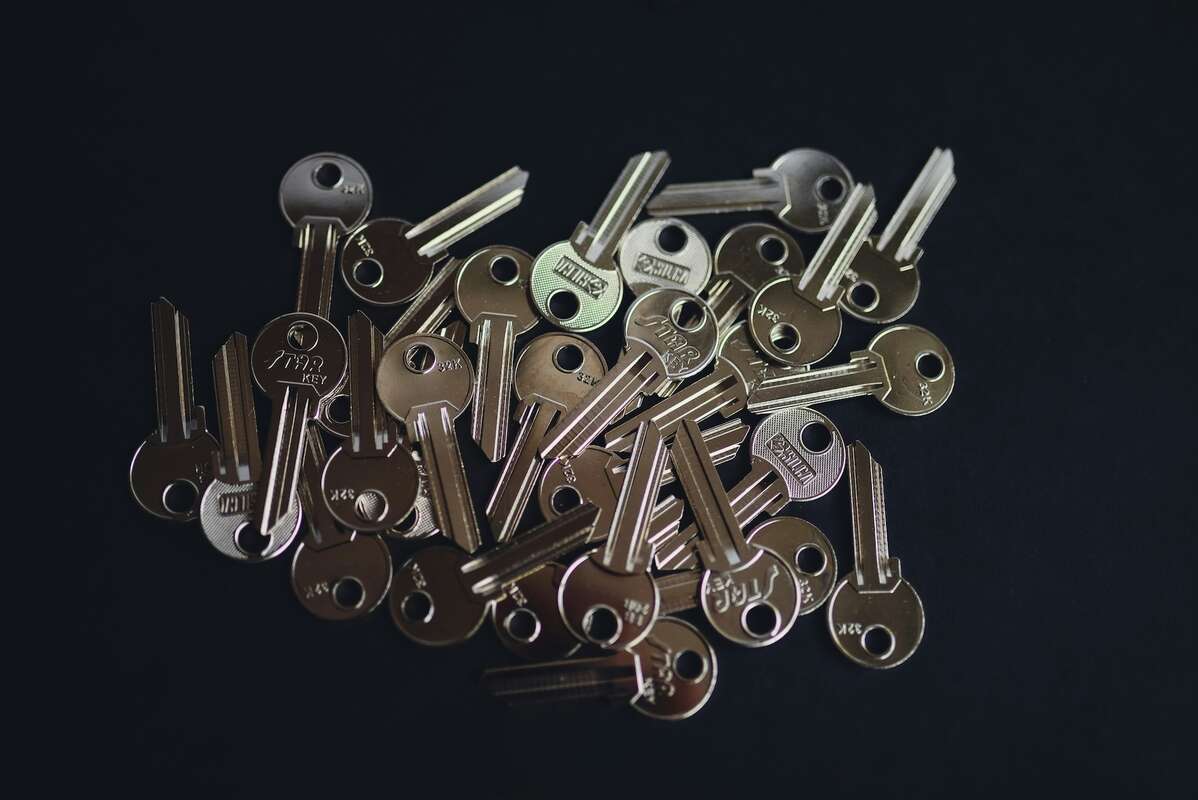 lots of loose keys scattered on a table